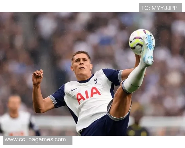 巴萨诺坎普周五公开训练门票热销已达12000张吸引众多球迷参与